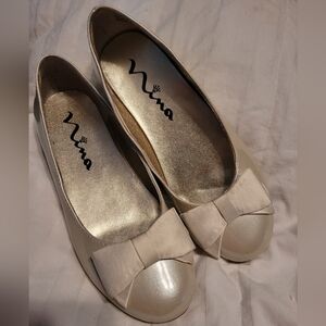 Girl dres shoes, flat cream size 1.5 size